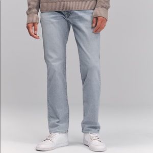 ‼️𝗠𝗢𝗩𝗜𝗡𝗚 𝗠𝗨𝗦𝗧 𝗦𝗘𝗟𝗟 30/30 A&F 90’s straight jeans NWT light wash